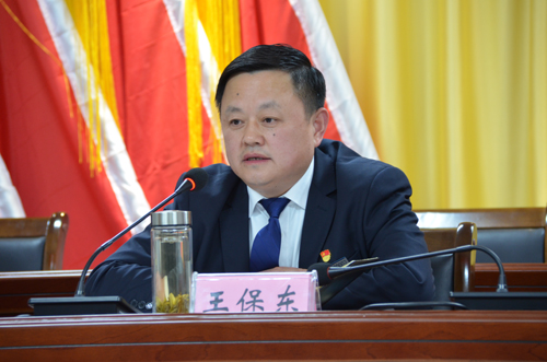 以會(huì )代課擰緊安全螺絲帽 在集團安全警示教育會(huì )上，王保東同志這樣說(shuō)