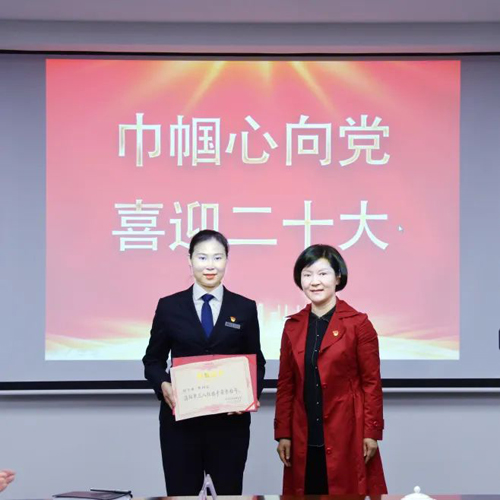 市婦聯(lián)、市總工會(huì )領(lǐng)導來(lái)集團授牌公交巾幗事業(yè)再迎盛事