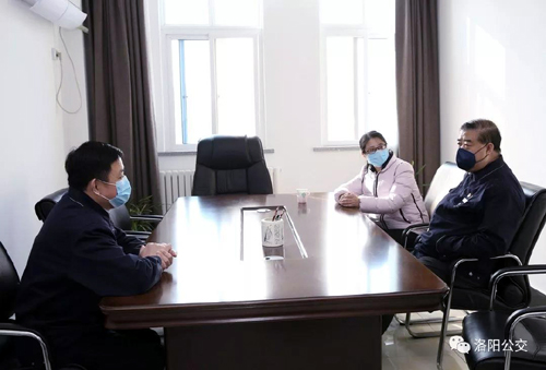 眾志成城、共克時(shí)艱——團市委向公交一線(xiàn)捐贈疫情防控物資